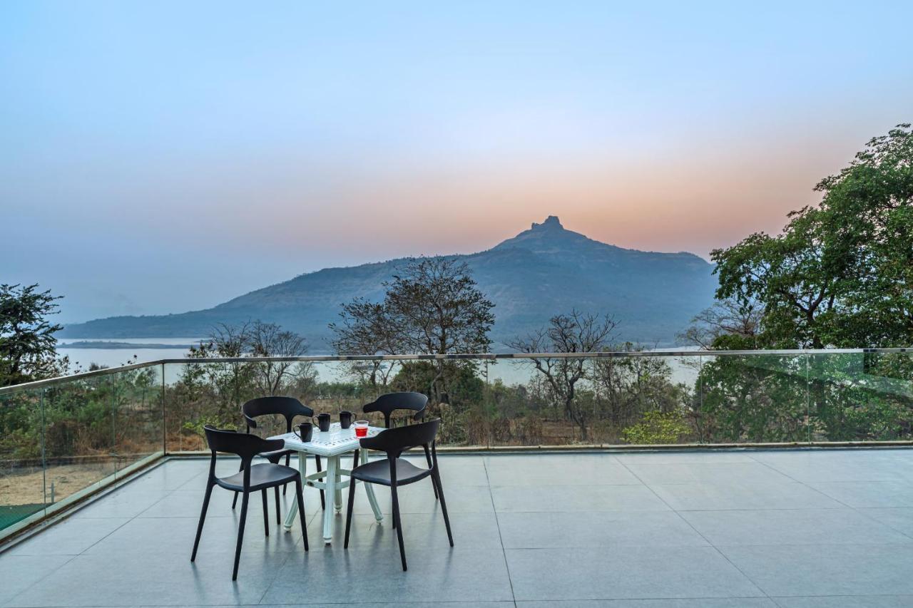Saffronstays Stargazer, Karjat - Luxury Pool Villa With Lake View Buitenkant foto
