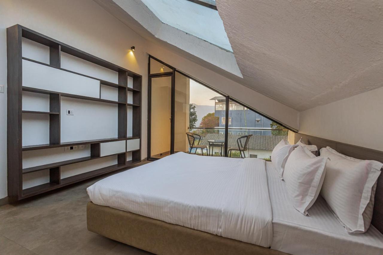 Saffronstays Stargazer, Karjat - Luxury Pool Villa With Lake View Buitenkant foto