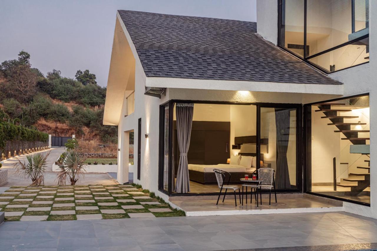 Saffronstays Stargazer, Karjat - Luxury Pool Villa With Lake View Buitenkant foto