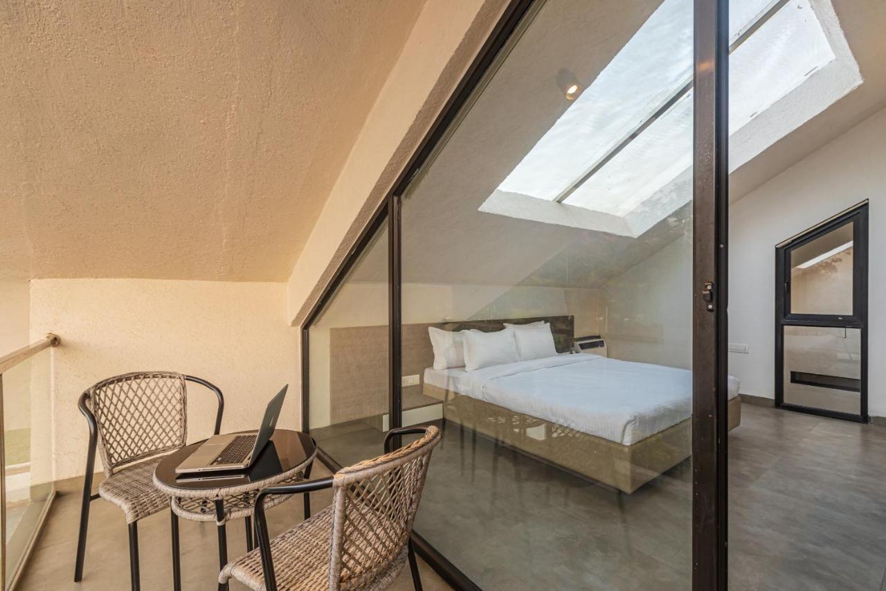 Saffronstays Stargazer, Karjat - Luxury Pool Villa With Lake View Buitenkant foto