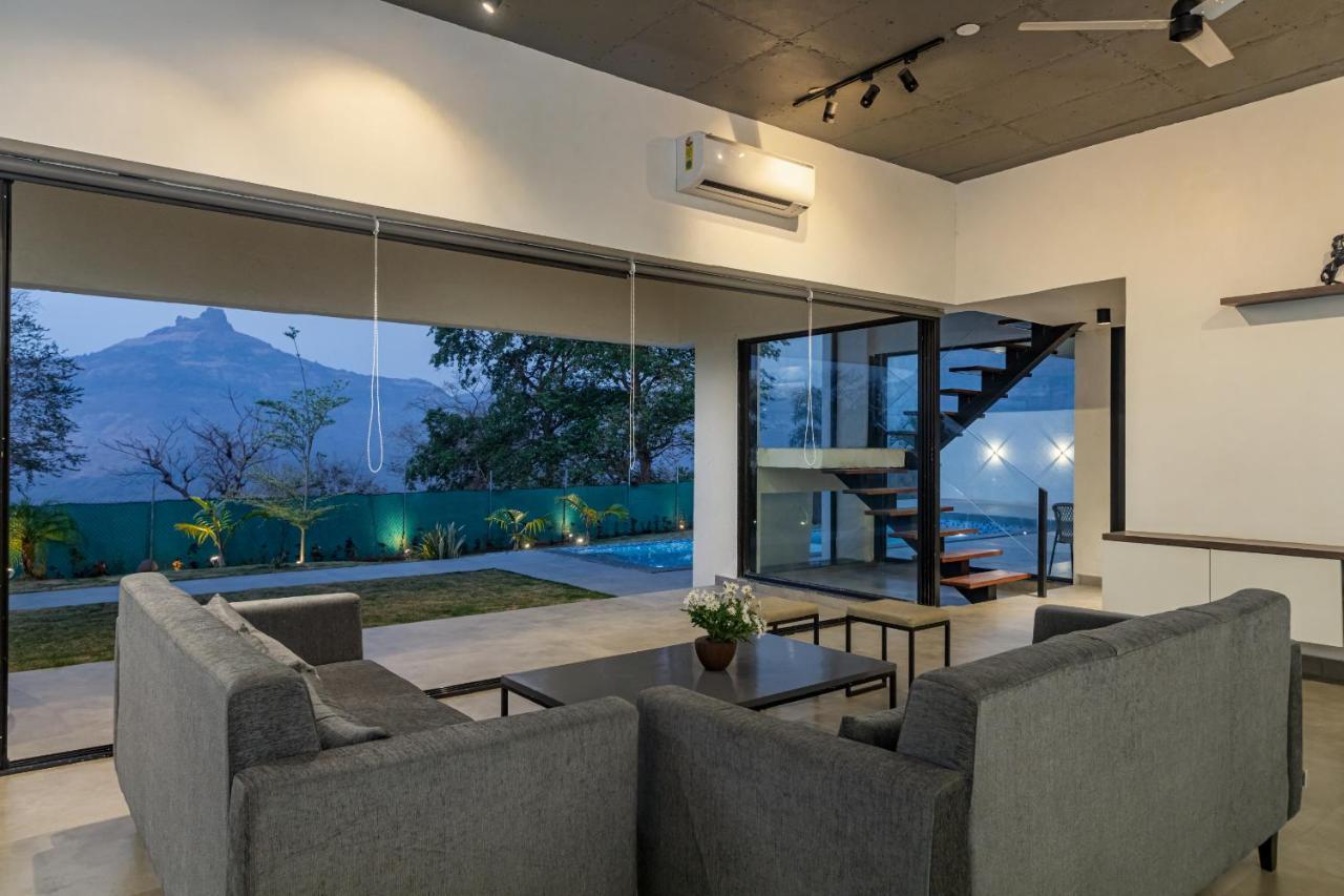 Saffronstays Stargazer, Karjat - Luxury Pool Villa With Lake View Buitenkant foto