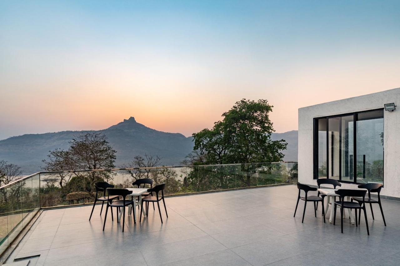 Saffronstays Stargazer, Karjat - Luxury Pool Villa With Lake View Buitenkant foto