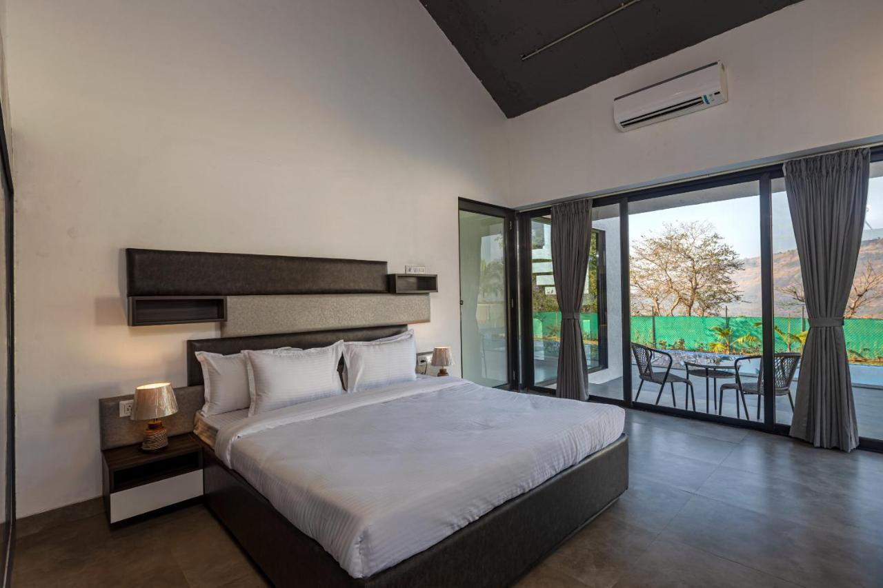 Saffronstays Stargazer, Karjat - Luxury Pool Villa With Lake View Buitenkant foto