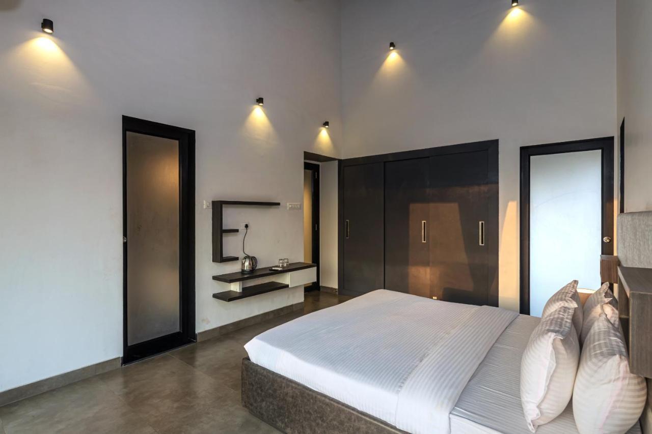 Saffronstays Stargazer, Karjat - Luxury Pool Villa With Lake View Buitenkant foto