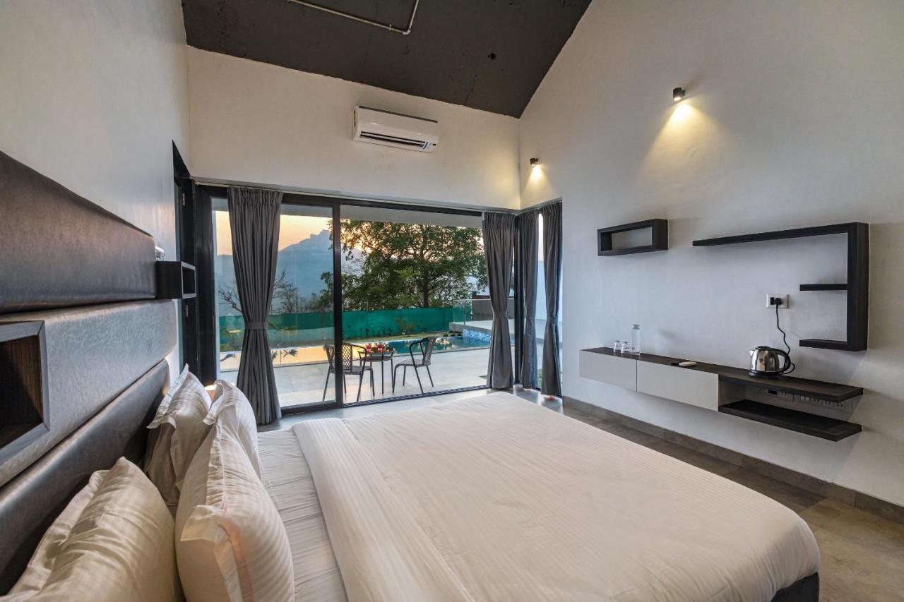 Saffronstays Stargazer, Karjat - Luxury Pool Villa With Lake View Buitenkant foto