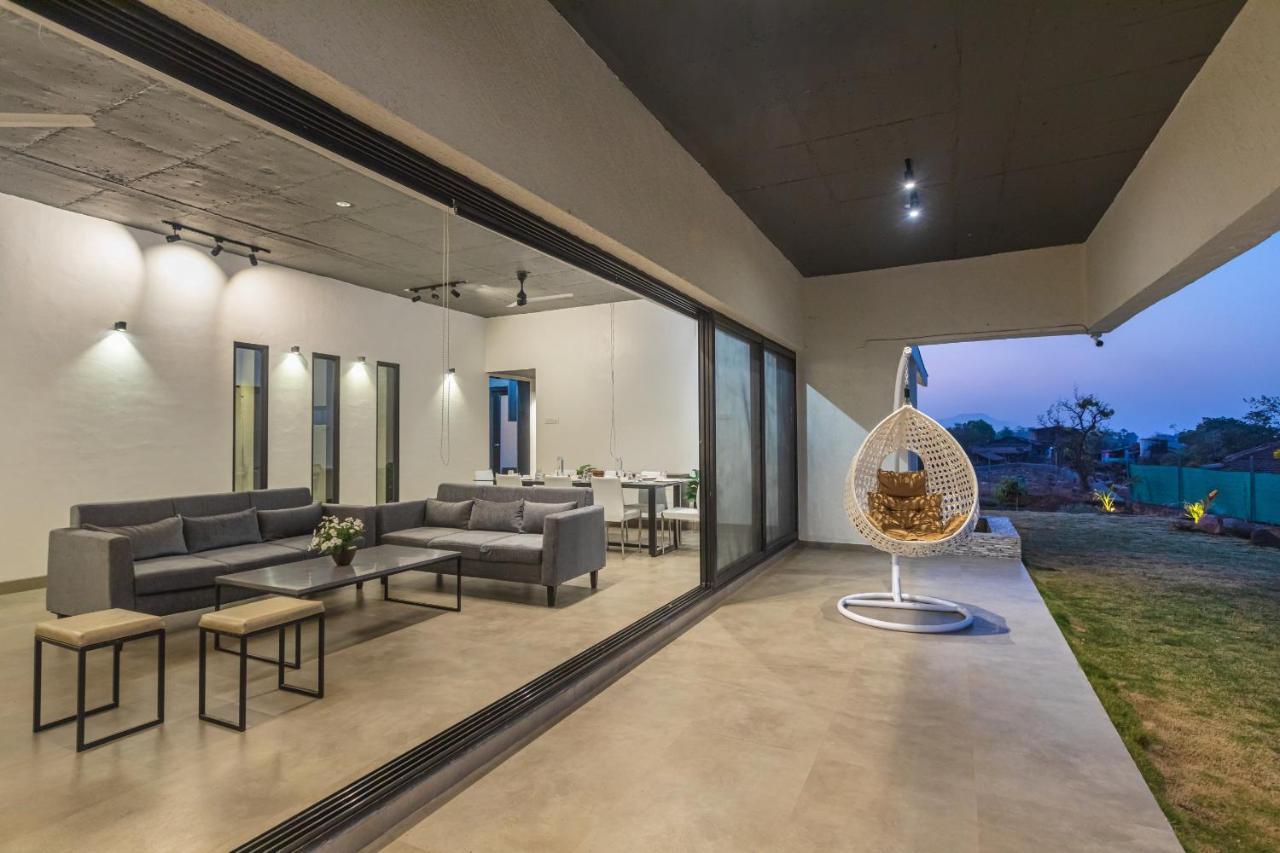 Saffronstays Stargazer, Karjat - Luxury Pool Villa With Lake View Buitenkant foto