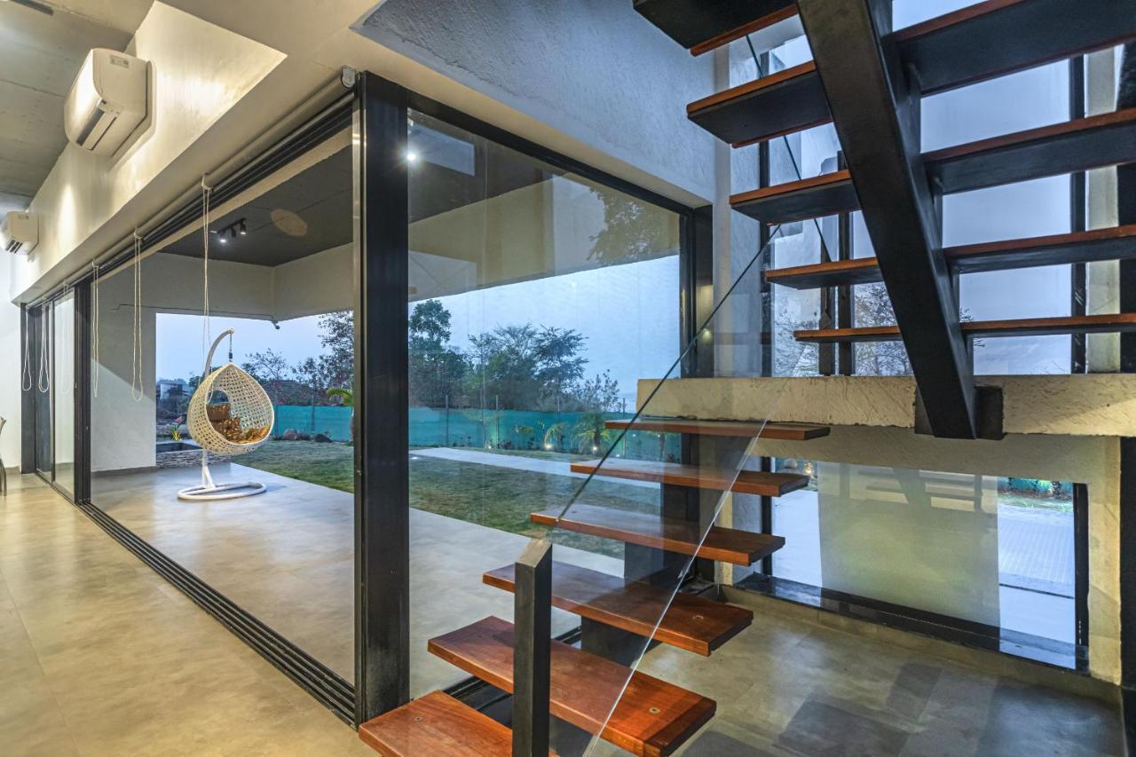 Saffronstays Stargazer, Karjat - Luxury Pool Villa With Lake View Buitenkant foto
