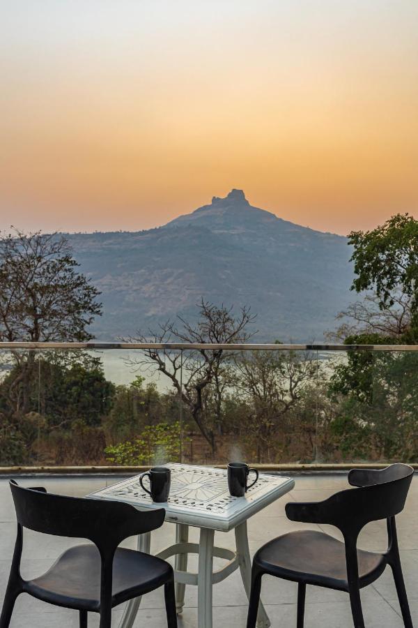 Saffronstays Stargazer, Karjat - Luxury Pool Villa With Lake View Buitenkant foto
